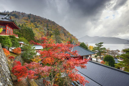Chūzenji Temple and Lake Chūzenji in autumn (© SeanPavonePhoto - Fotolia.com)