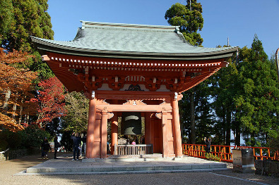 Bell tower, Enryaku-ji Temple, Kyoto (photo by 663highland - Creative Commons Attribution-Share Alike 3.0 Unported license)