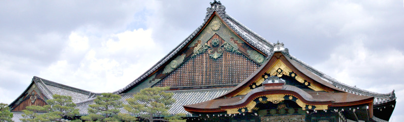 Roof detail of the Ninomaru Palace, Nijō-jō Castle, Kyoto (photo by Mandylion) Roof detail of the Ninomaru Palace, Nijō-jō Castle, Kyoto (photo by Mandylion)