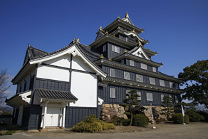 Okayama Castle  (photo by 663highland - e Creative Commons Attribution-Share Alike 3.0 Unported license)
