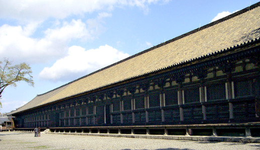 Sanjūsangen-dō Hall, Kyoto (photo by 663highland - Creative Commons Attribution-Share Alike 3.0 Unported license)